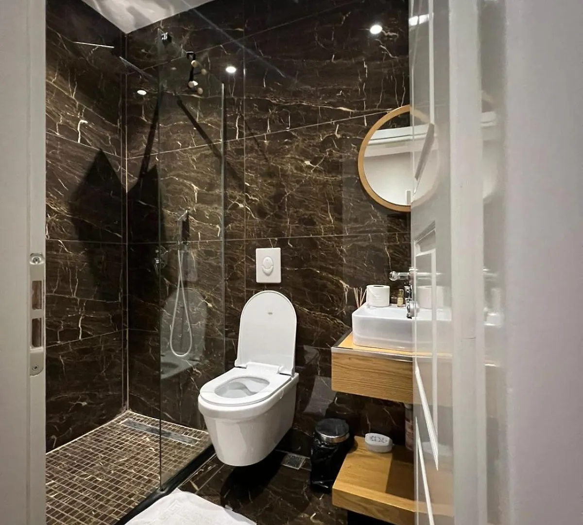 Urban Room 5 Tirana Guest house